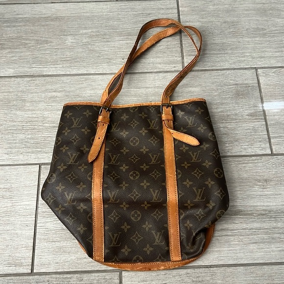 Louis Vuitton Handbags - Louie Vuitton Monogram Bucket Bag